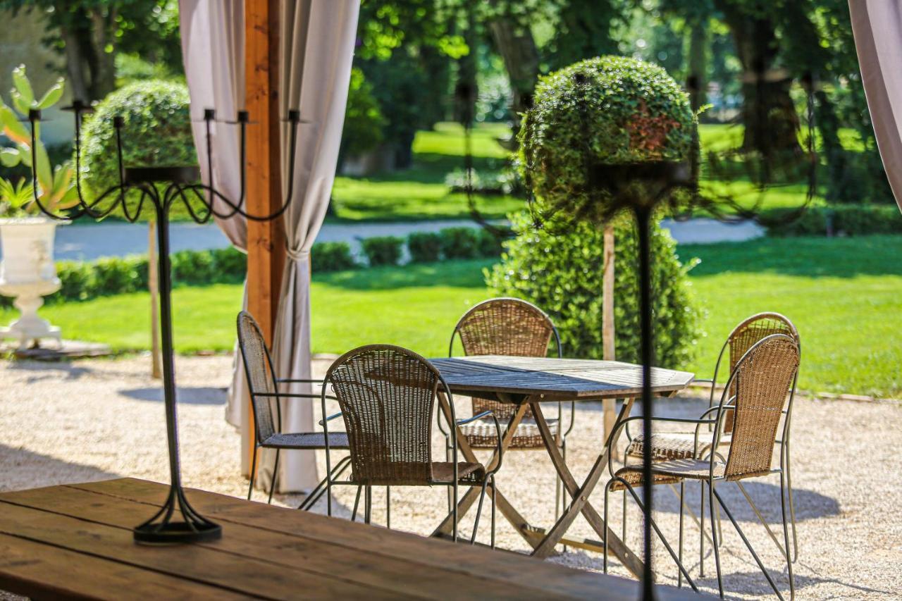 Готель Le Manoir Du Thouron Saint-Sulpice  Екстер'єр фото