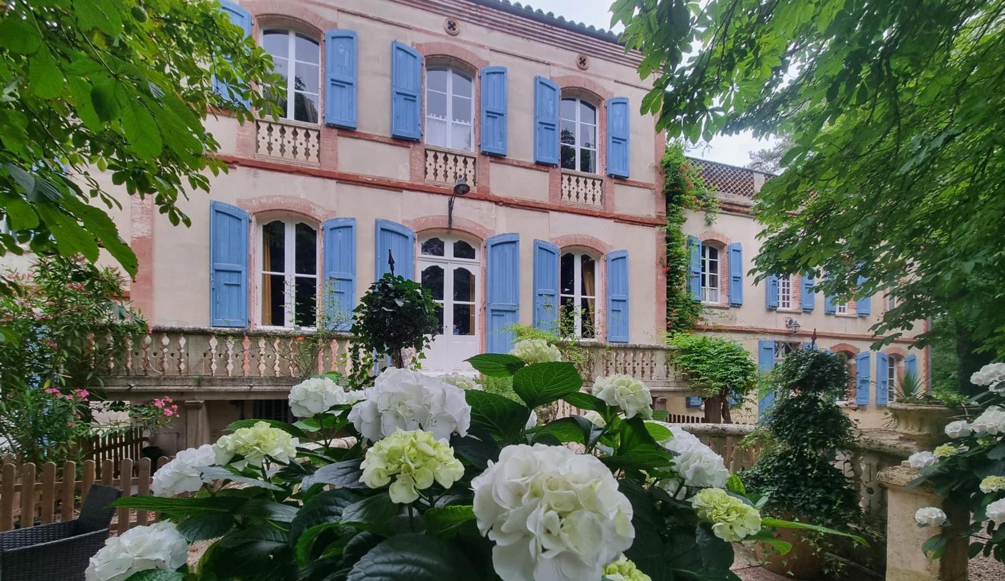 Готель Le Manoir Du Thouron Saint-Sulpice  Екстер'єр фото