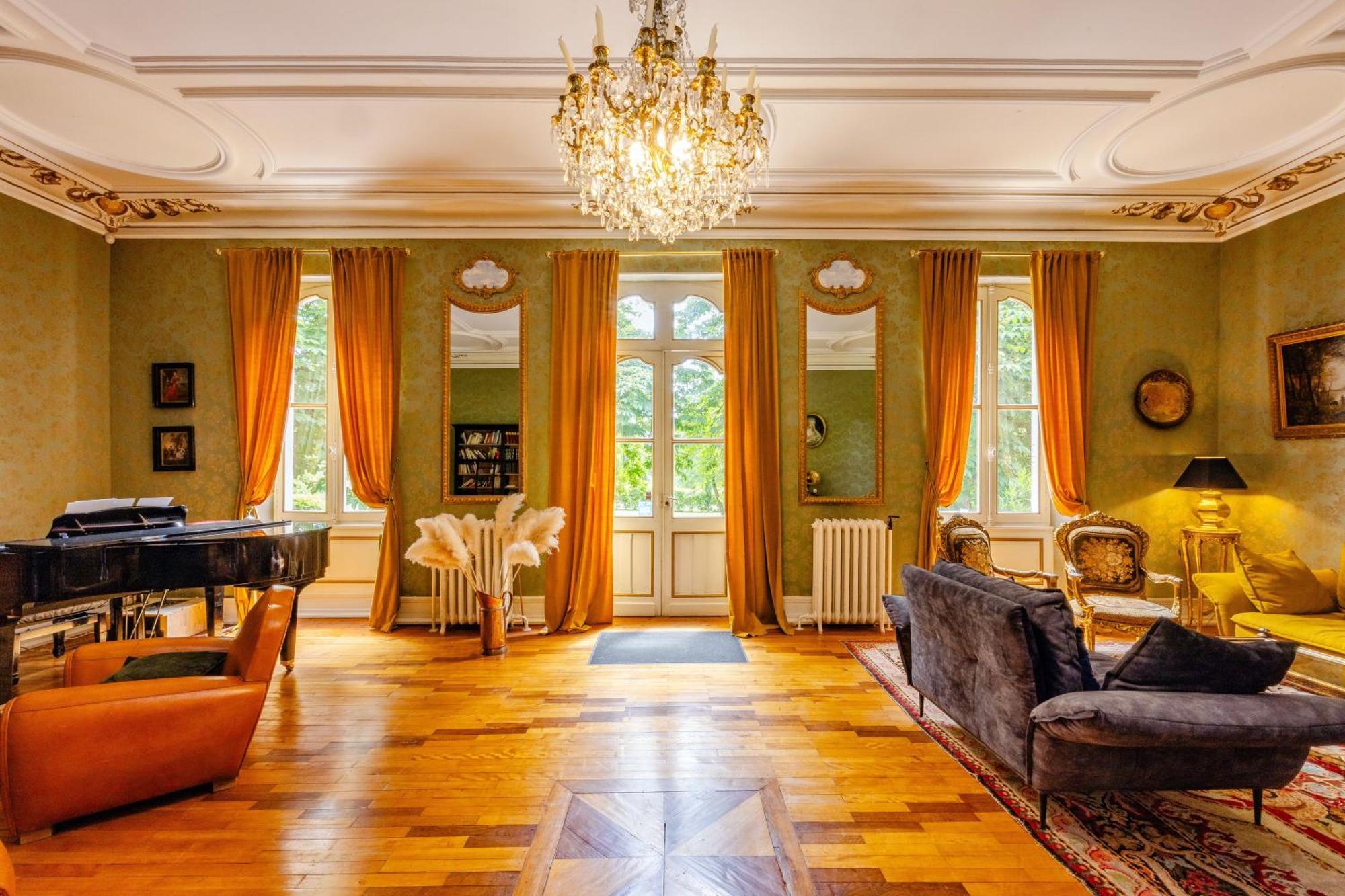 Готель Le Manoir Du Thouron Saint-Sulpice  Екстер'єр фото